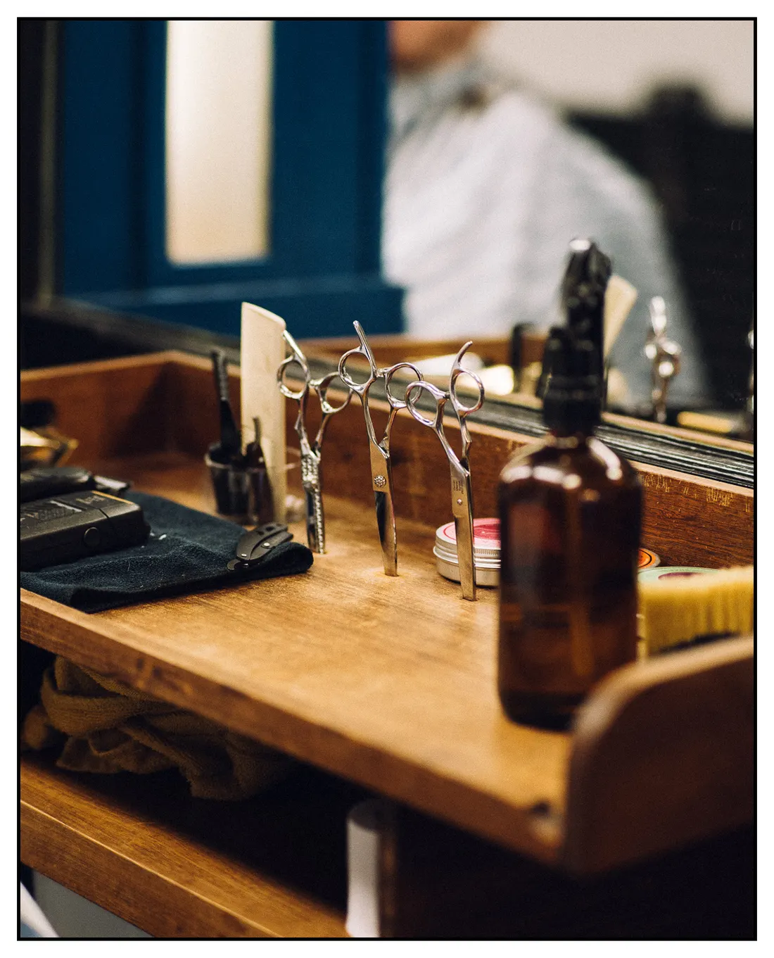Barbershop gereedschap op een houten blad
